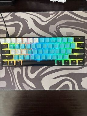 GK MK61 Compact Mechanical Keyboard - Custom keycaps wired